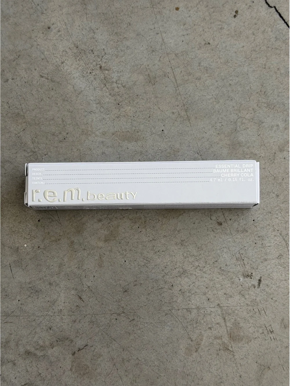 r.e.m. beauty / Essential Drip Glossy Balm / Cherry Cola